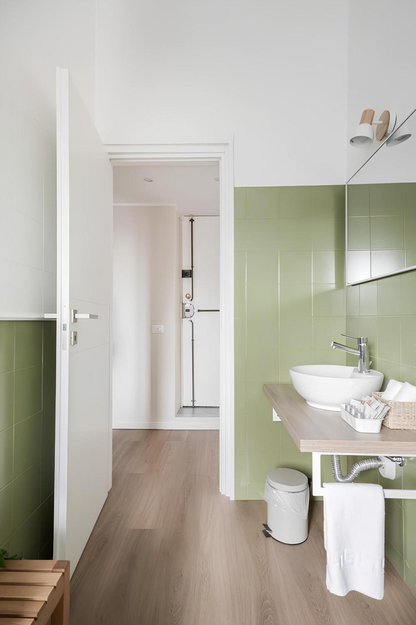 2 Bedroom Gem Near Milano Centrale Fast Wi Fi Kademy House Milão Exterior foto